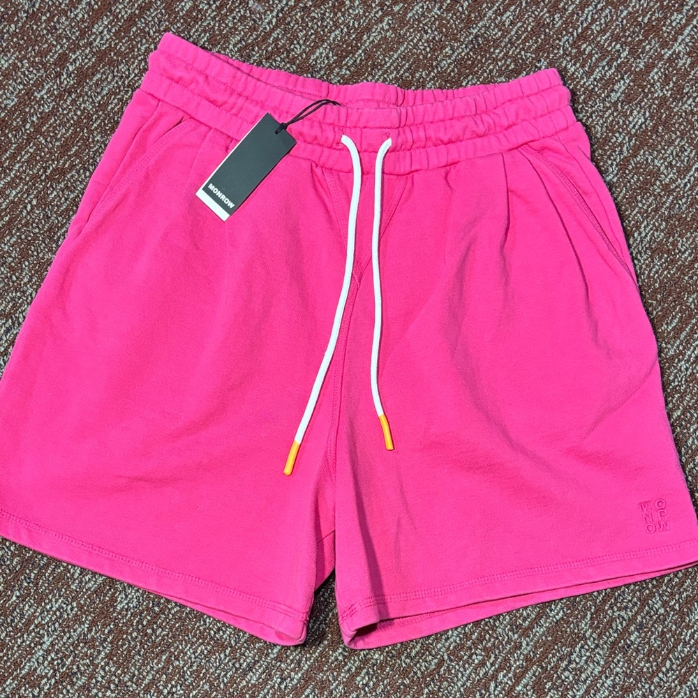 Monrow classic athletic short in raspberry women’s medium elastic waist pull on